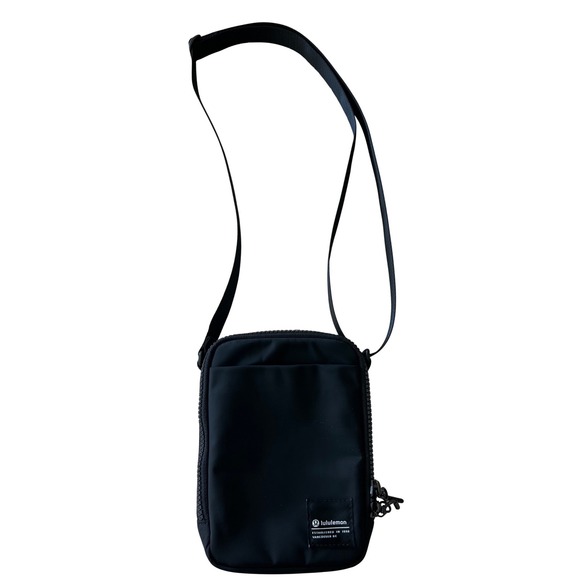 lululemon athletica Handbags - Lululemon Easy Access Crossbody Bag Black 1.5L Messenger Bag